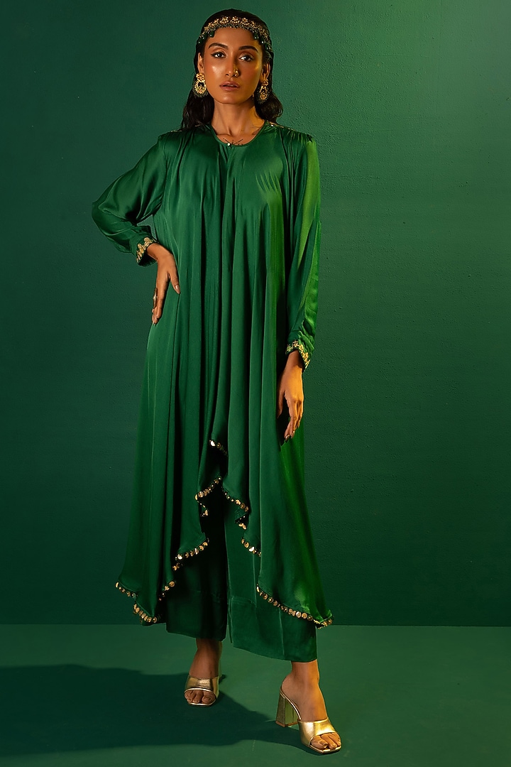 Emerald Green Satin Hand Embroidered High-Low Kurta Set by Prahnaaya at Pernia's Pop Up Shop