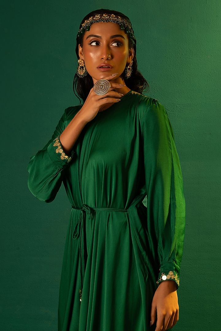 Emerald Green Satin Hand Embroidered High-Low Kurta Set by Prahnaaya at Pernia's Pop Up Shop