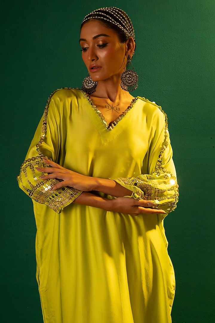 Sublime Neon Satin Hand Embroidered Kurta Set by Prahnaaya at Pernia's Pop Up Shop