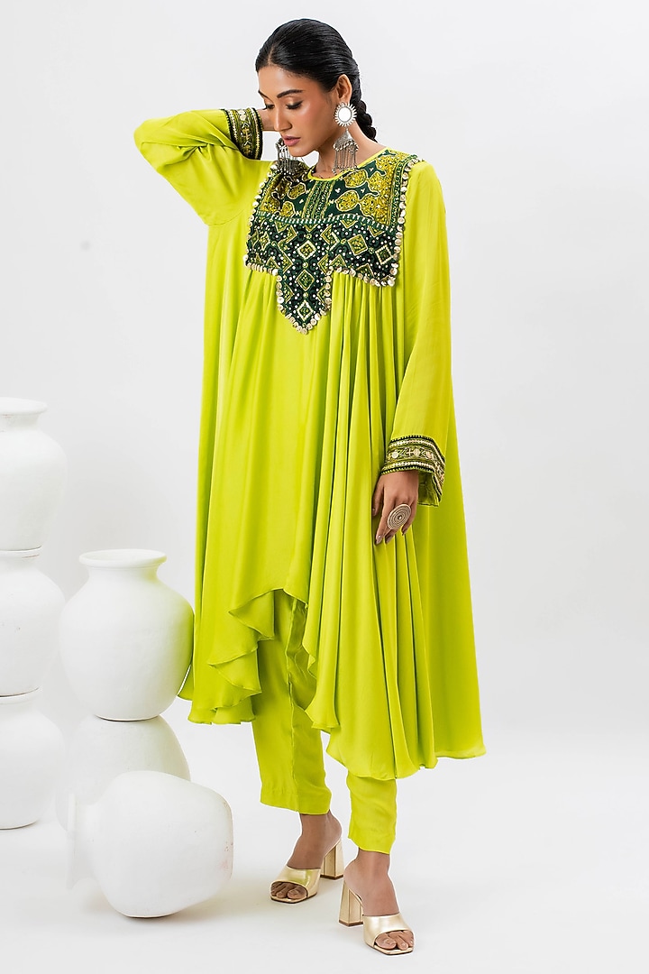 Green Satin Hand Embroidered Kurta Set by Prahnaaya at Pernia's Pop Up Shop