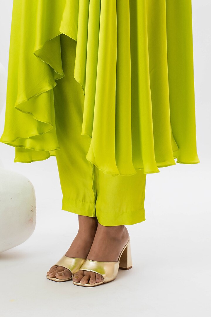Green Satin Hand Embroidered Kurta Set by Prahnaaya at Pernia's Pop Up Shop