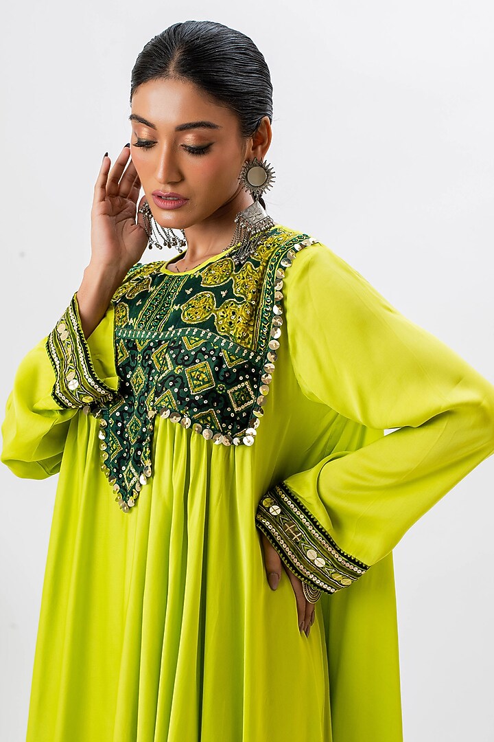 Green Satin Hand Embroidered Kurta Set by Prahnaaya at Pernia's Pop Up Shop