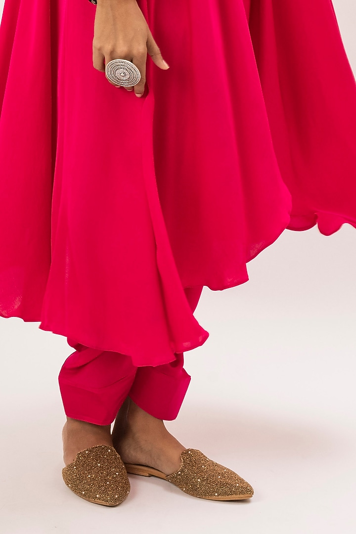 Pink Satin Hand Embroidered Kurta Set by Prahnaaya at Pernia's Pop Up Shop
