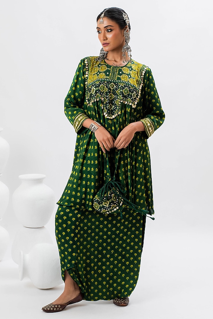Emerald Green Satin Hand Embroidered Tunic Set by Prahnaaya at Pernia's Pop Up Shop