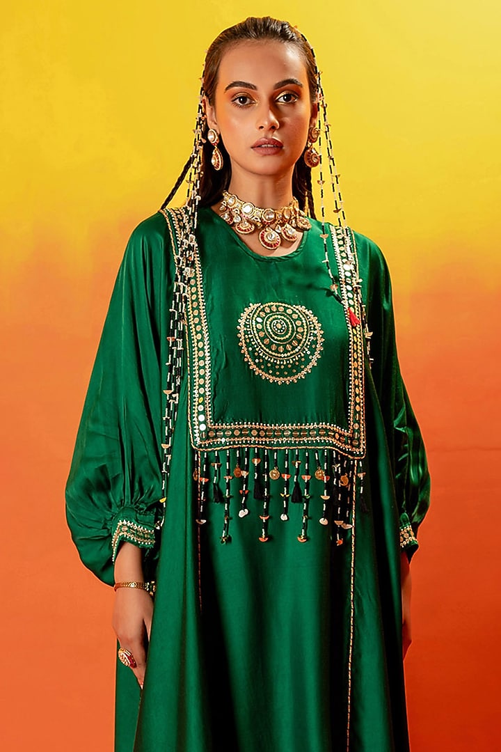 Green Vegan Satin Hand Embroidered Kurta Set by Prahnaaya at Pernia's Pop Up Shop