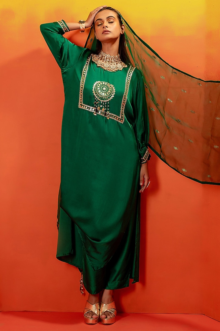 Green Vegan Satin Hand Embroidered Kurta Set by Prahnaaya at Pernia's Pop Up Shop
