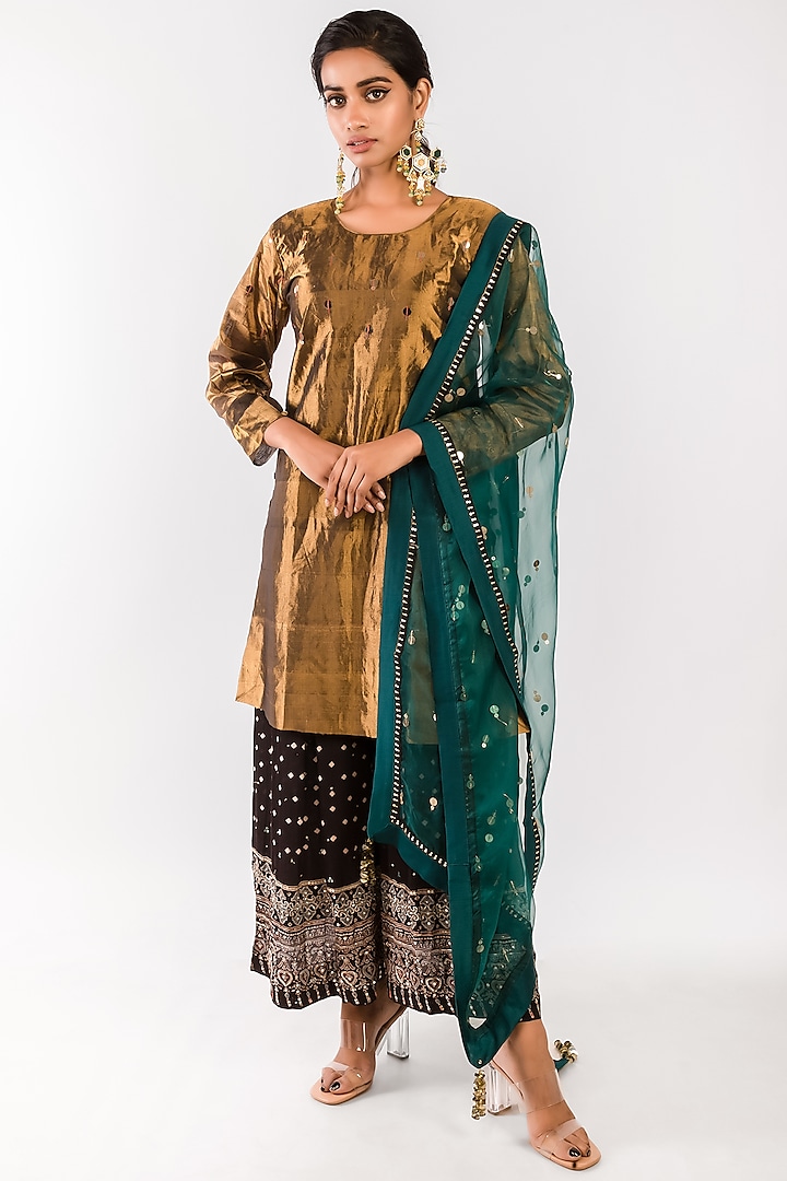 Gold Handwoven Zari Kurta Set by Prahnaaya at Pernia's Pop Up Shop