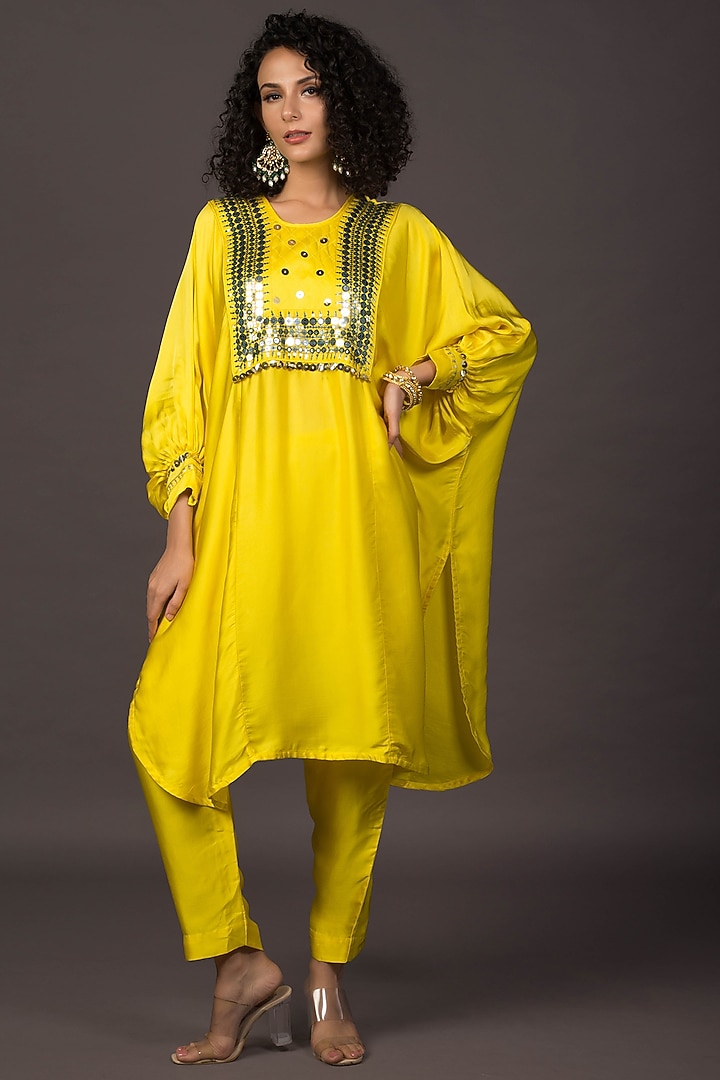 Yellow Embroidered Kurta Set by Prahnaaya at Pernia's Pop Up Shop
