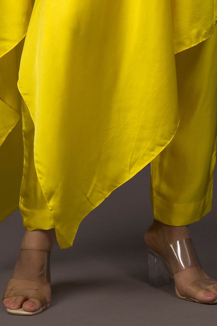 Yellow Embroidered Asymmetrical Kurta Set by Prahnaaya at Pernia's Pop Up Shop