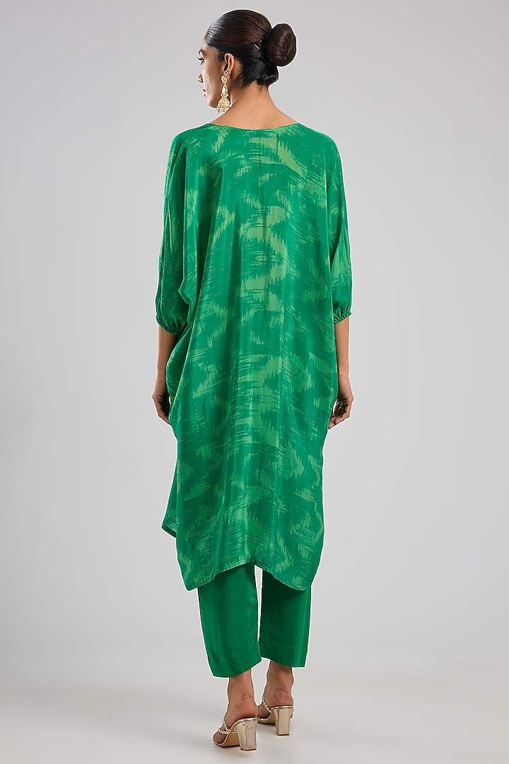 Coral Green Natural Crepe Silk Hand Embroidered Kurta Set by Prahnaaya at Pernia's Pop Up Shop