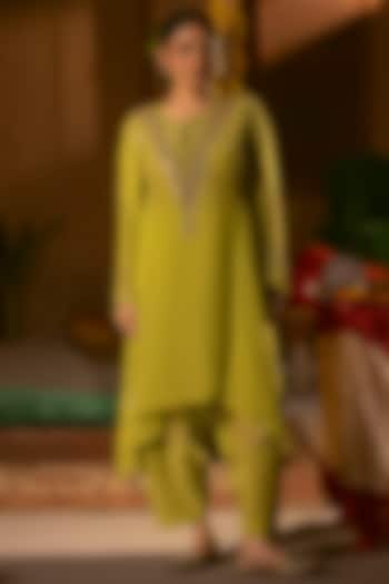 Sublime Neon Vegan Crepe Silk Embroidered Choga Kurta Set by Prahnaaya at Pernia's Pop Up Shop