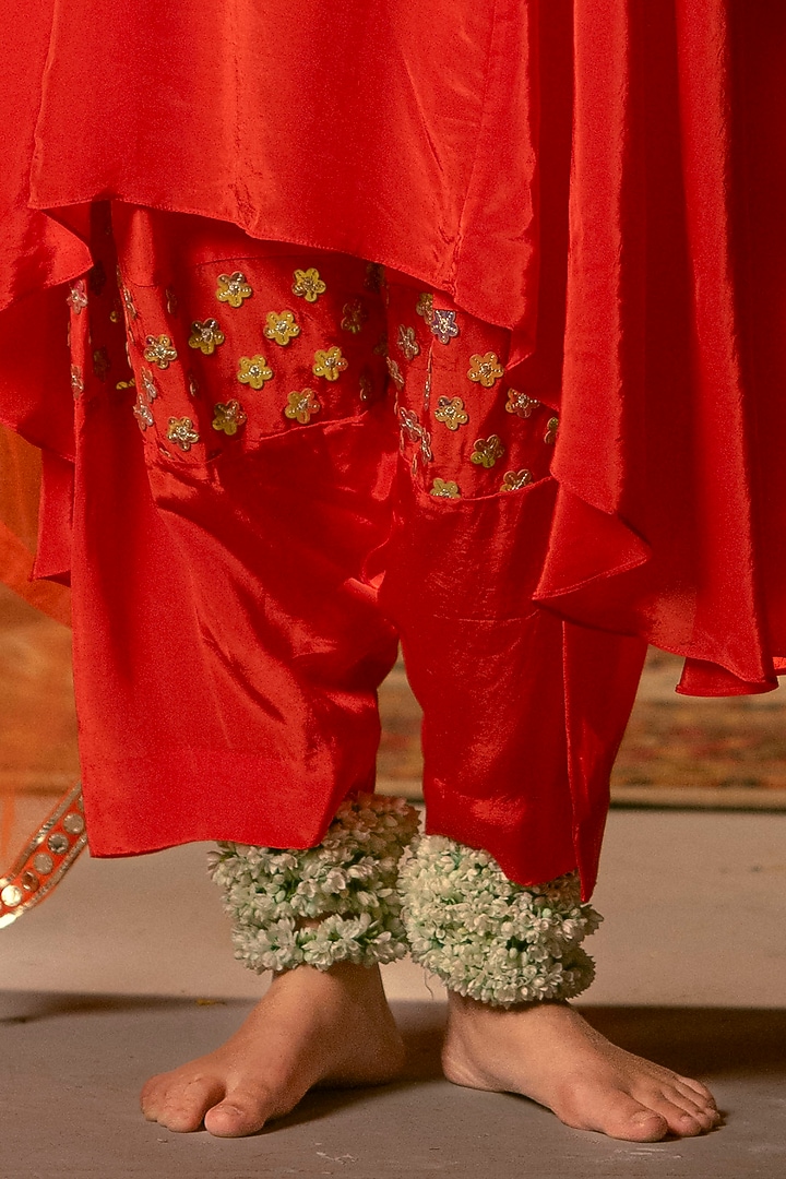 Red Vegan Crepe Silk Embroidered Choga Kurta Set by Prahnaaya at Pernia's Pop Up Shop