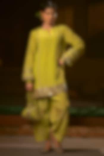 Sublime Neon Vegan Crepe Silk Embroidered Kurta Set by Prahnaaya at Pernia's Pop Up Shop