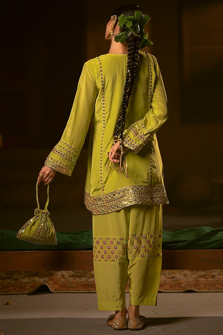 Sublime Neon Vegan Crepe Silk Embroidered Kurta Set by Prahnaaya at Pernia's Pop Up Shop