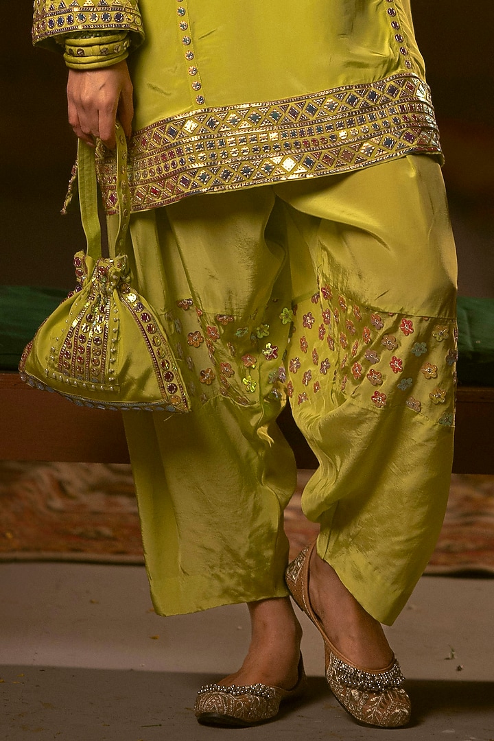 Sublime Neon Vegan Crepe Silk Embroidered Kurta Set by Prahnaaya at Pernia's Pop Up Shop