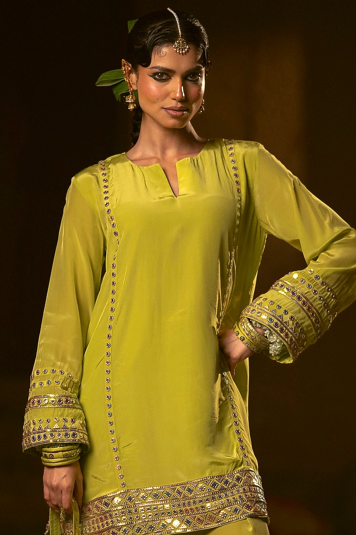 Sublime Neon Vegan Crepe Silk Embroidered Kurta Set by Prahnaaya at Pernia's Pop Up Shop