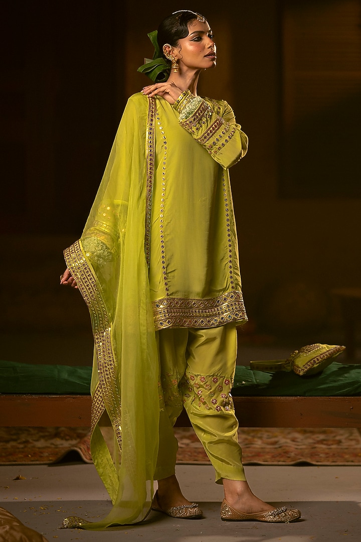 Sublime Neon Vegan Crepe Silk Embroidered Kurta Set by Prahnaaya at Pernia's Pop Up Shop