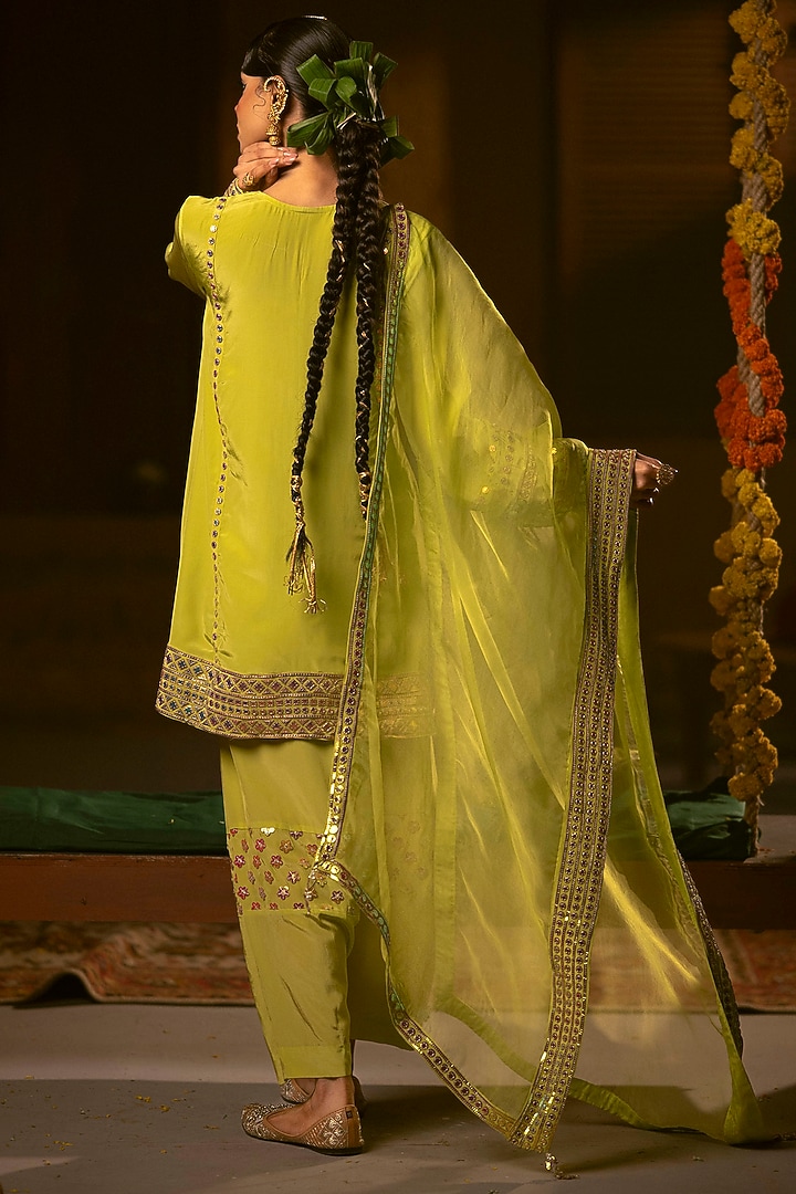 Sublime Neon Vegan Crepe Silk Embroidered Kurta Set by Prahnaaya at Pernia's Pop Up Shop