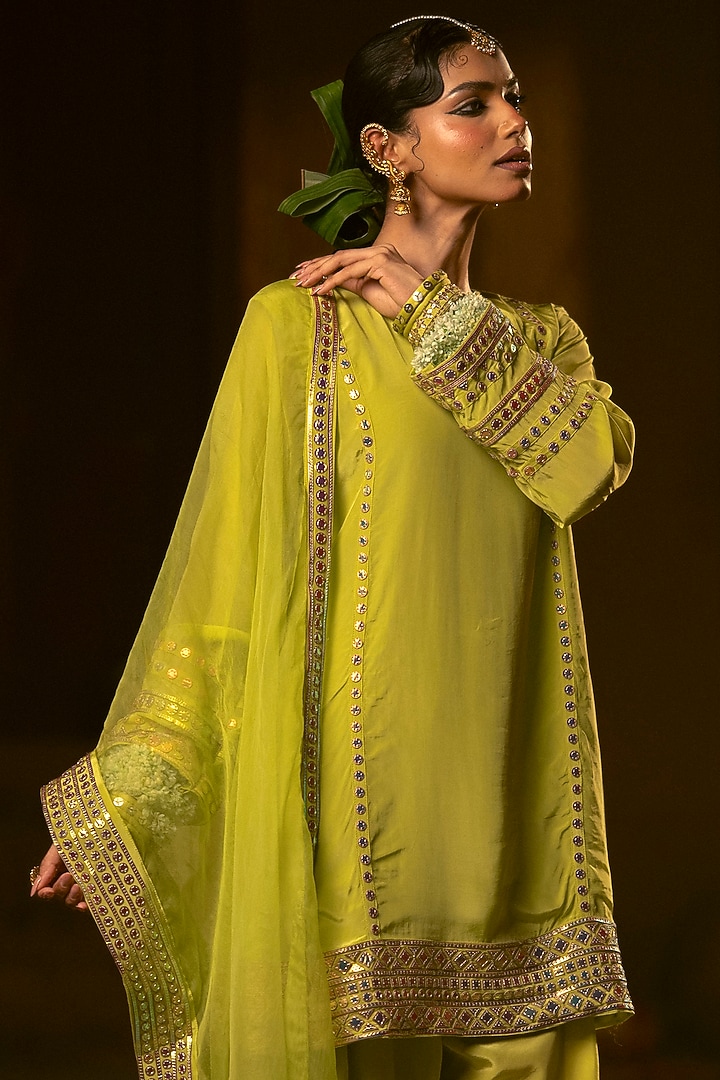 Sublime Neon Vegan Crepe Silk Embroidered Kurta Set by Prahnaaya at Pernia's Pop Up Shop