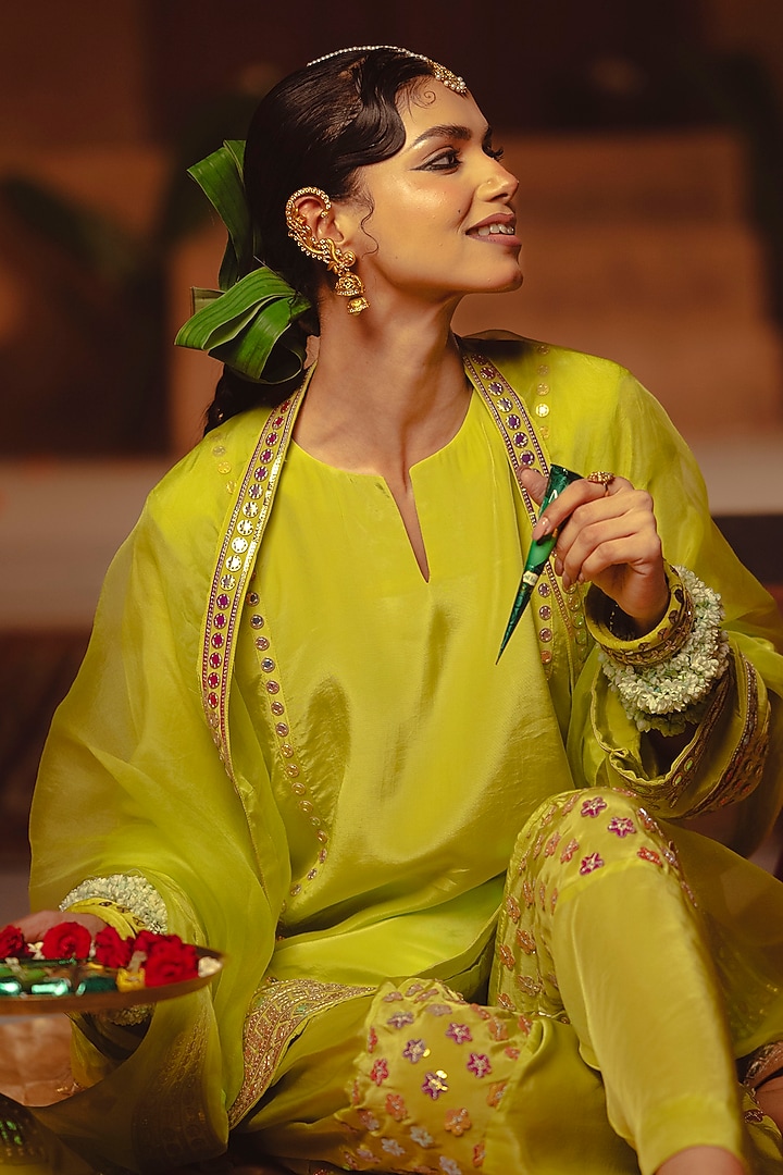 Sublime Neon Vegan Crepe Silk Embroidered Kurta Set by Prahnaaya at Pernia's Pop Up Shop
