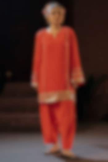 Red Vegan Crepe Silk Embroidered Kurta Set by Prahnaaya at Pernia's Pop Up Shop