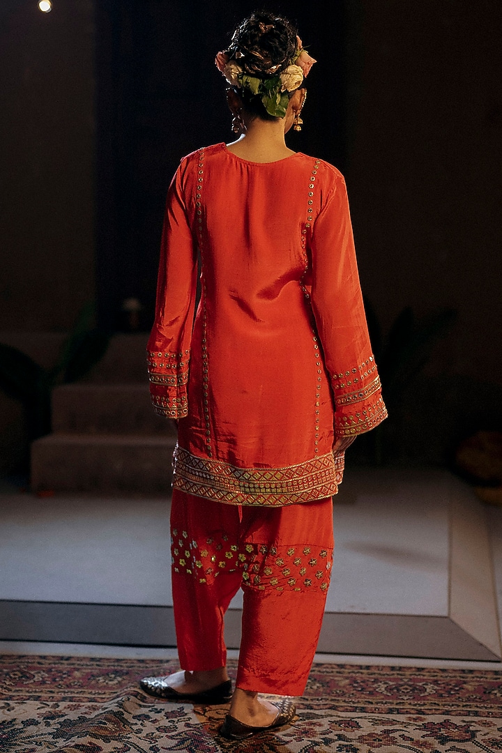 Red Vegan Crepe Silk Embroidered Kurta Set by Prahnaaya at Pernia's Pop Up Shop