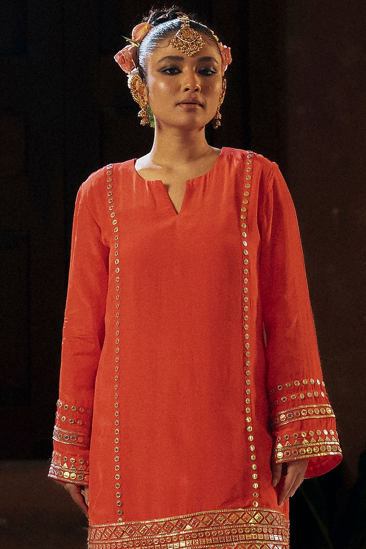 Red Vegan Crepe Silk Embroidered Kurta Set by Prahnaaya at Pernia's Pop Up Shop