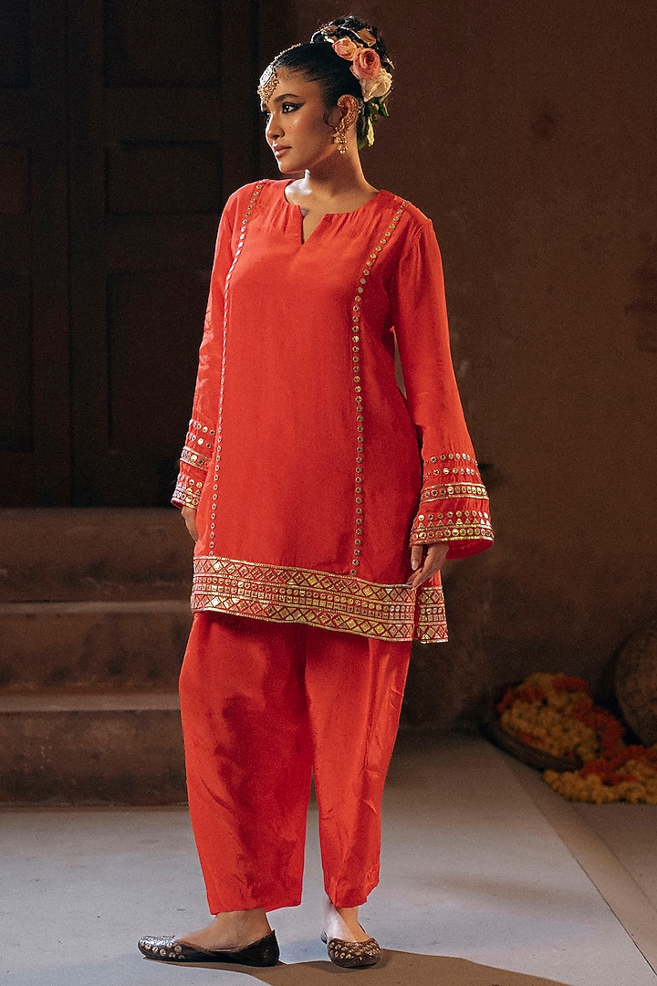Red Vegan Crepe Silk Embroidered Kurta Set by Prahnaaya at Pernia's Pop Up Shop