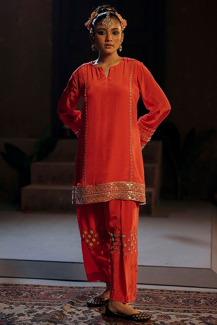 Red Vegan Crepe Silk Embroidered Kurta Set by Prahnaaya at Pernia's Pop Up Shop