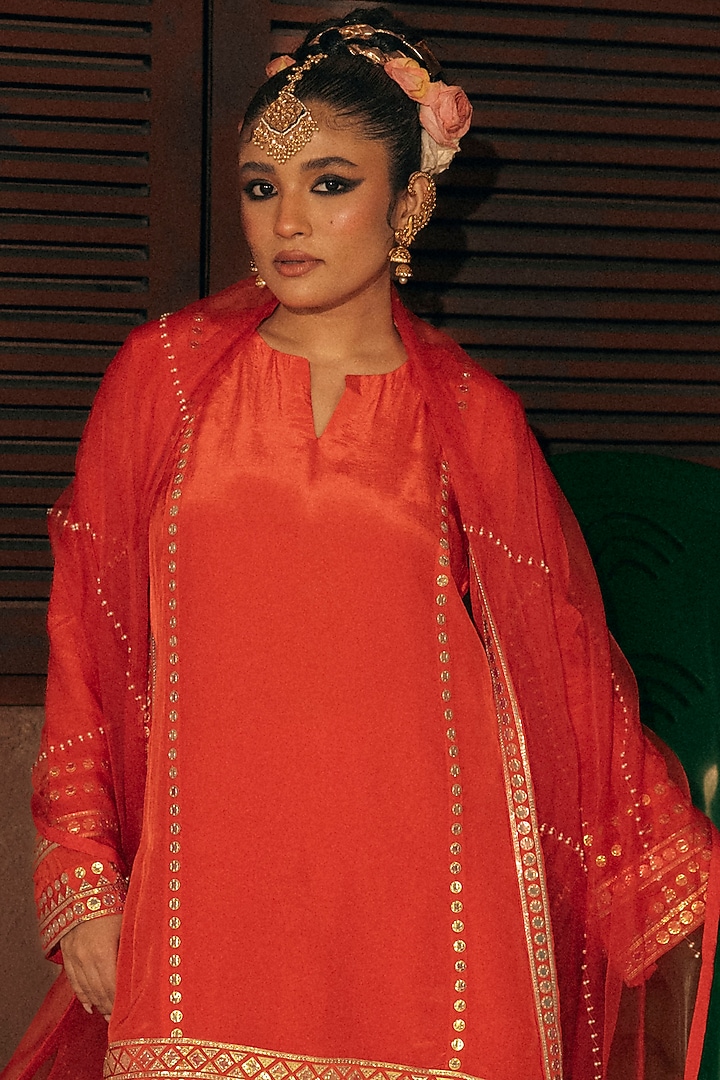 Red Vegan Crepe Silk Embroidered Kurta Set by Prahnaaya at Pernia's Pop Up Shop