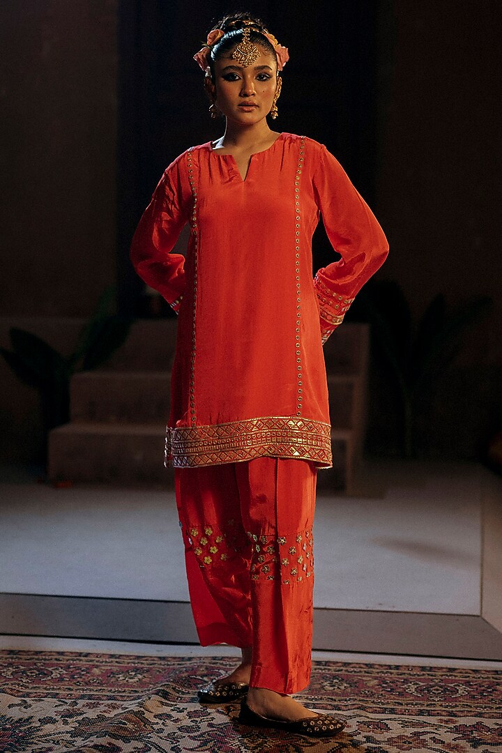 Red Vegan Crepe Silk Embroidered Kurta Set by Prahnaaya at Pernia's Pop Up Shop
