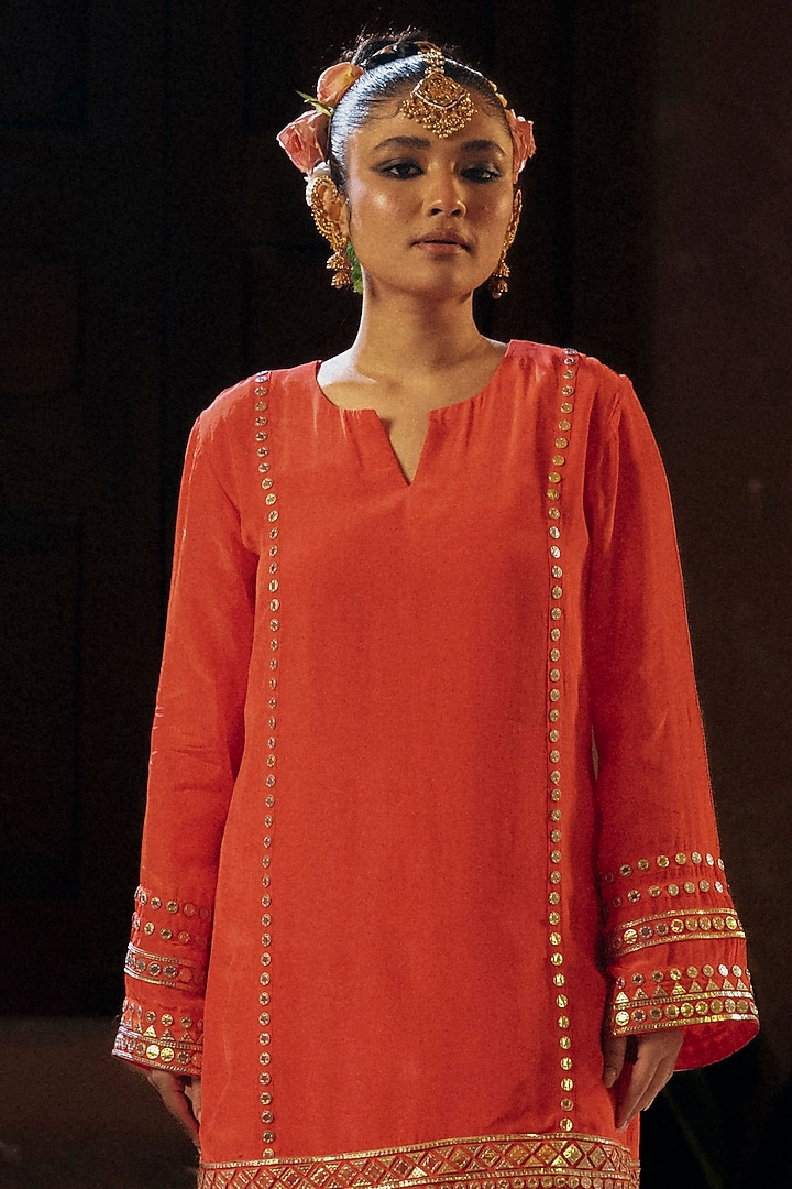 Red Vegan Crepe Silk Embroidered Kurta Set by Prahnaaya at Pernia's Pop Up Shop
