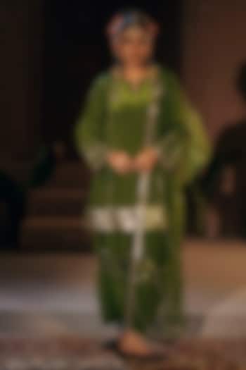 Mehendi Vegan Crepe Silk Embroidered Kurta Set by Prahnaaya at Pernia's Pop Up Shop