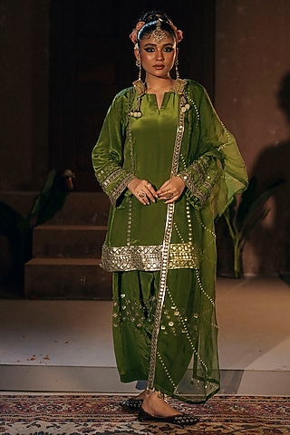 Mehendi Vegan Crepe Silk Embroidered Kurta Set by Prahnaaya