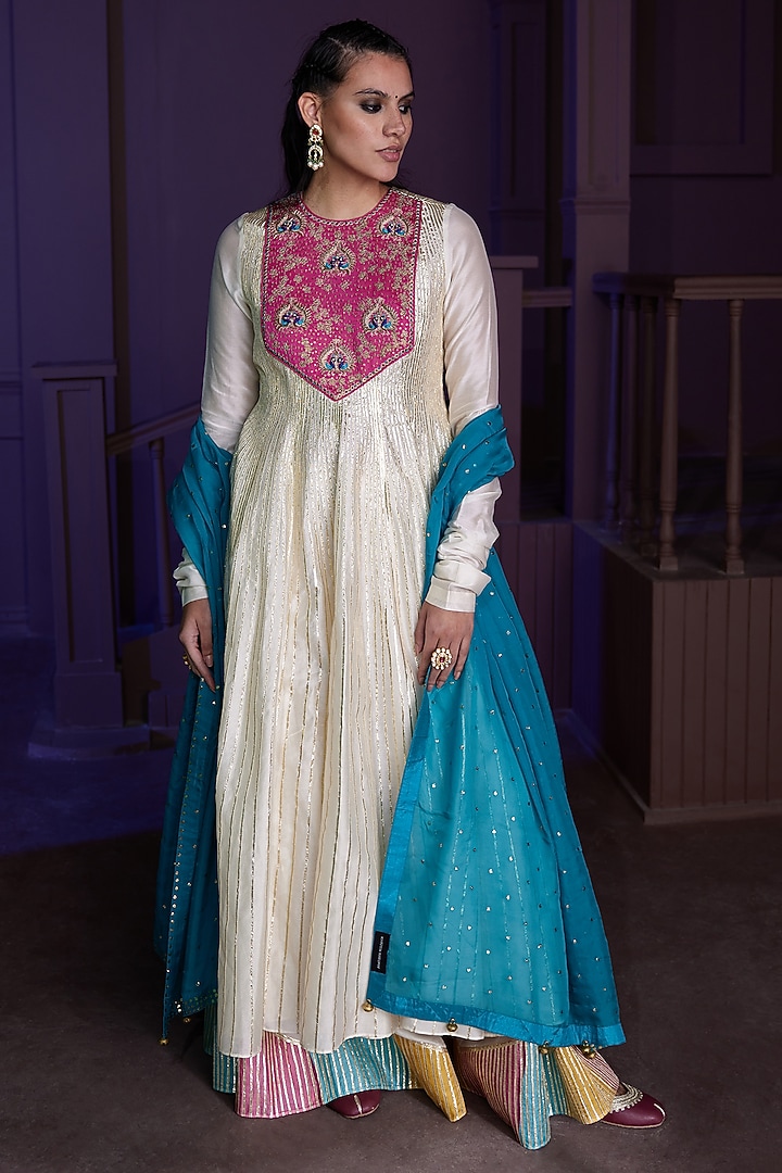 White Chanderi Embellished Wedding Anarkali Set by PRATIBHA SULTANIA at Pernia's Pop Up Shop