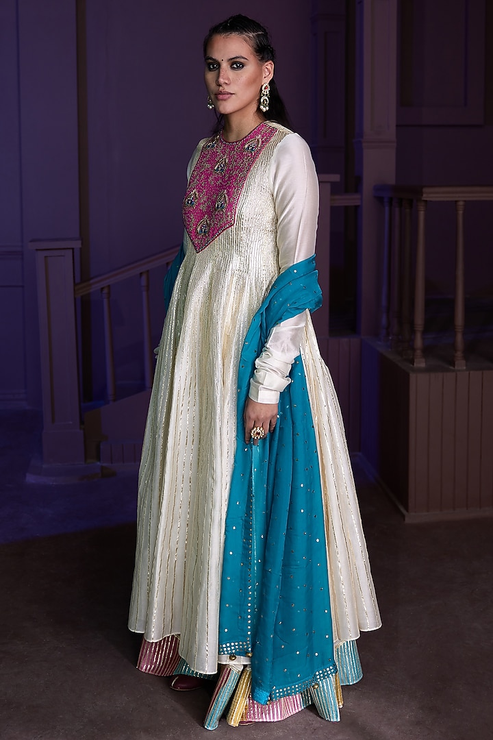 White Chanderi Embellished Wedding Anarkali Set by PRATIBHA SULTANIA at Pernia's Pop Up Shop