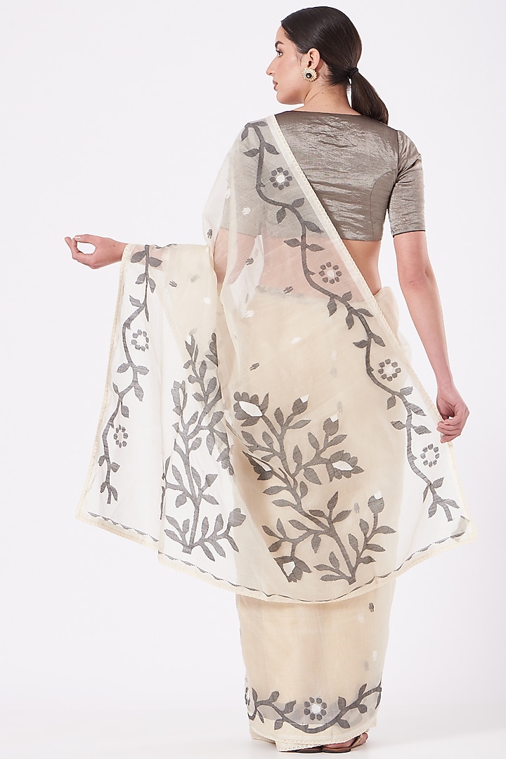 Ivory & Black Muslin Jamdani Party Wear Saree by Pranay Baidya at Pernia's Pop Up Shop