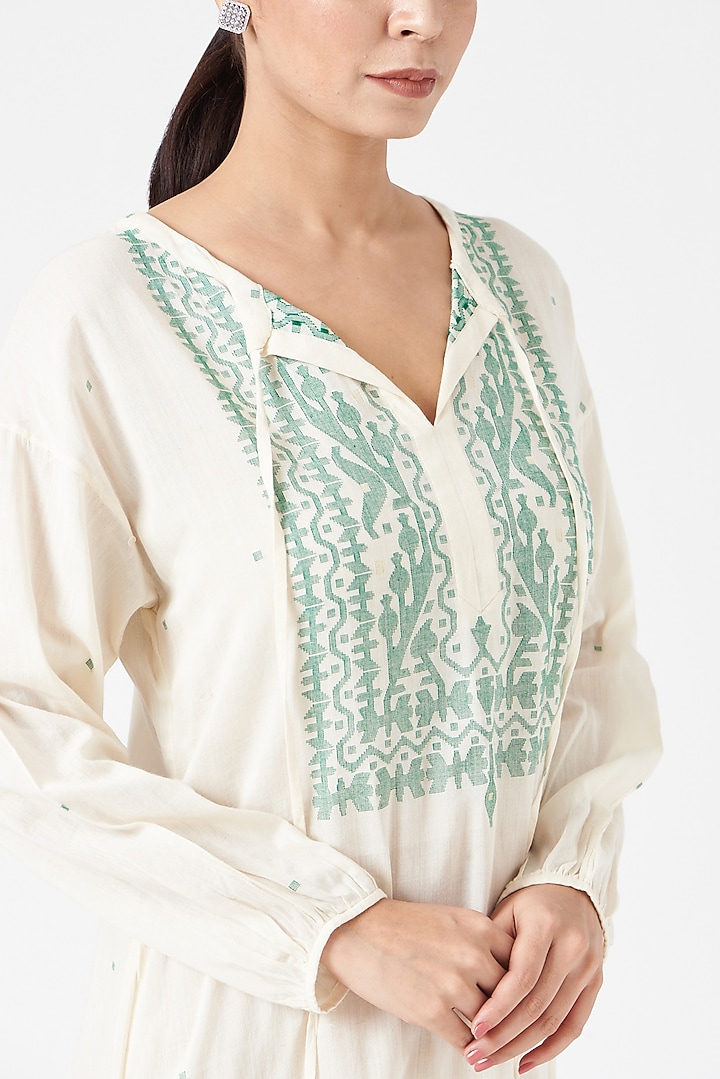 Ivory & Green Jamdani Kaftan by Pranay Baidya at Pernia's Pop Up Shop