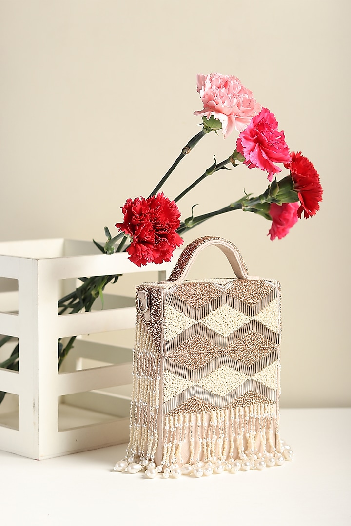 Ivory Embroidered Hand Bag by Puro Cosa