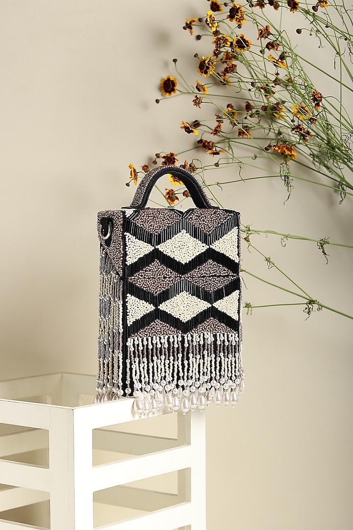 Black Embroidered Hand Bag by Puro Cosa