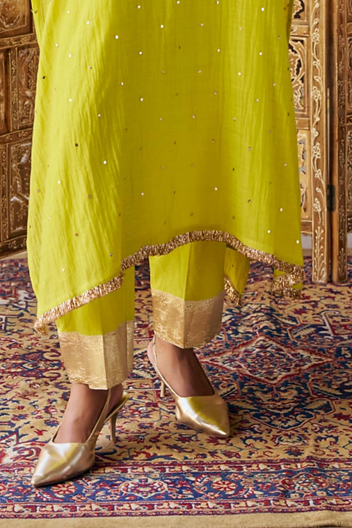 Citron green Chanderi Silk Mukaish Handwork Kaftan Set by PREEVIN at Pernia's Pop Up Shop