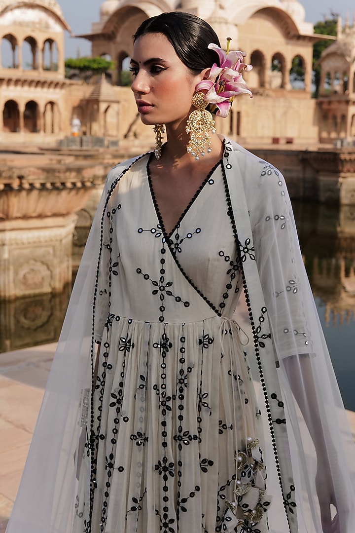 Black & White Cotton Mulmul Thread Embroidered Angrakha Kurta Set by PREEVIN at Pernia's Pop Up Shop