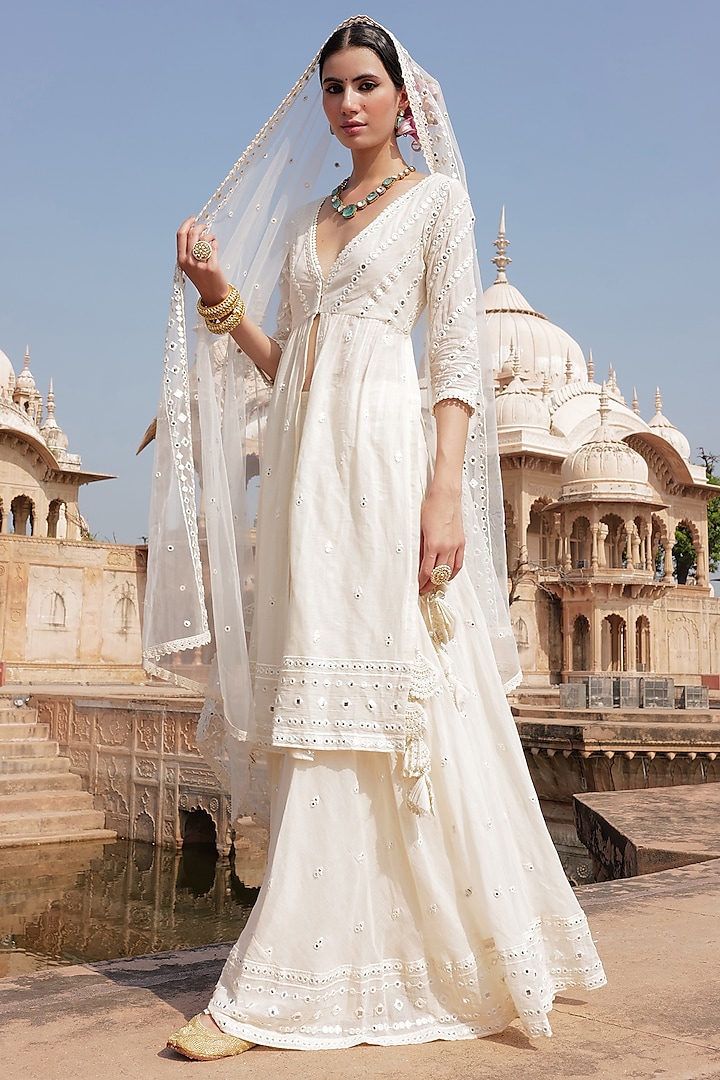 Off-White Cotton Mulmul Thread Embroidered Lehenga Set by PREEVIN at Pernia's Pop Up Shop