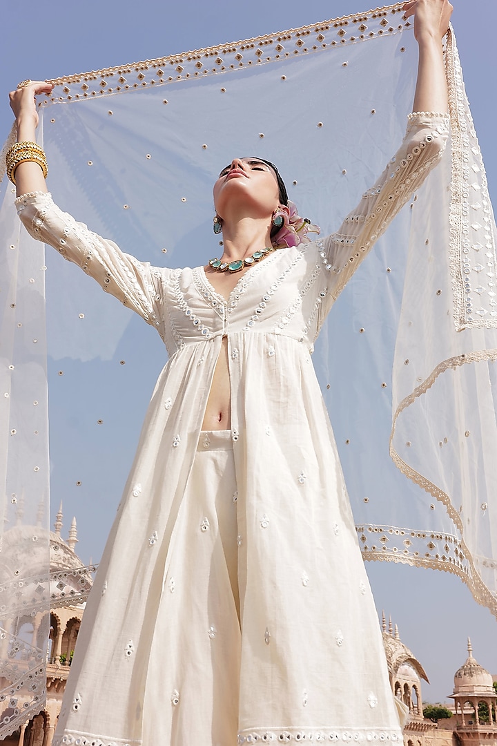 Off-White Cotton Mulmul Thread Embroidered Lehenga Set by PREEVIN at Pernia's Pop Up Shop