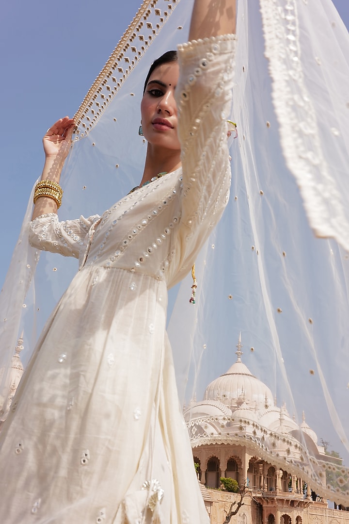 Off-White Cotton Mulmul Thread Embroidered Lehenga Set by PREEVIN at Pernia's Pop Up Shop