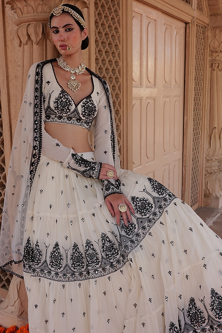Black & White Cotton Mulmul Thread Embroidered Lehenga Set by PREEVIN at Pernia's Pop Up Shop