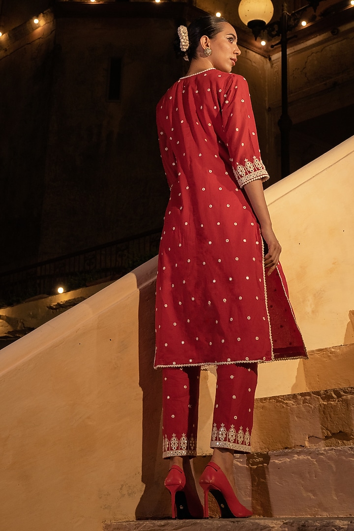 Red Cotton Mulmul Thread & Mirror Work Kurta Set by PREEVIN at Pernia's Pop Up Shop