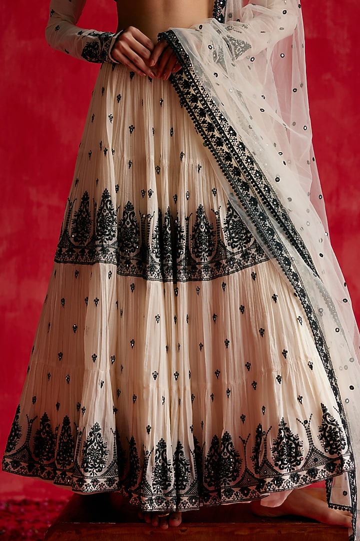 Black & White Cotton Mulmul Thread Work Lehenga Set by PREEVIN at Pernia's Pop Up Shop