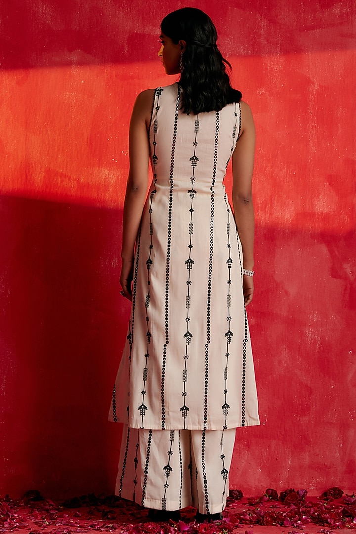 Black & White Cotton Mulmul Mirror Work Paneled Kurta Set by PREEVIN at Pernia's Pop Up Shop