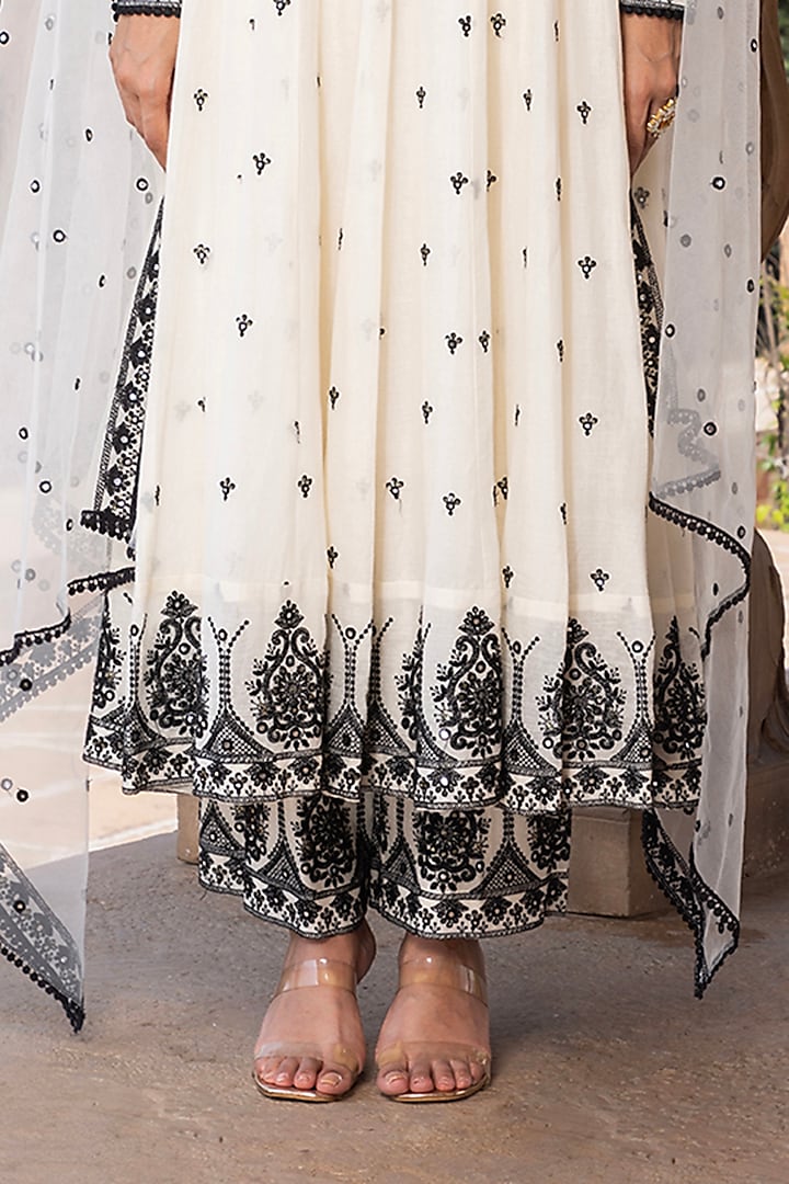 Black & White Mulmul Thread & Mirror Embroidered Party Wear Anarkali Set by PREEVIN at Pernia's Pop Up Shop